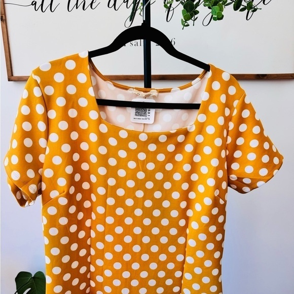 NWT Beautiful mustard, yellow, extra large polkadot stretchy dress - Picture 7 of 10